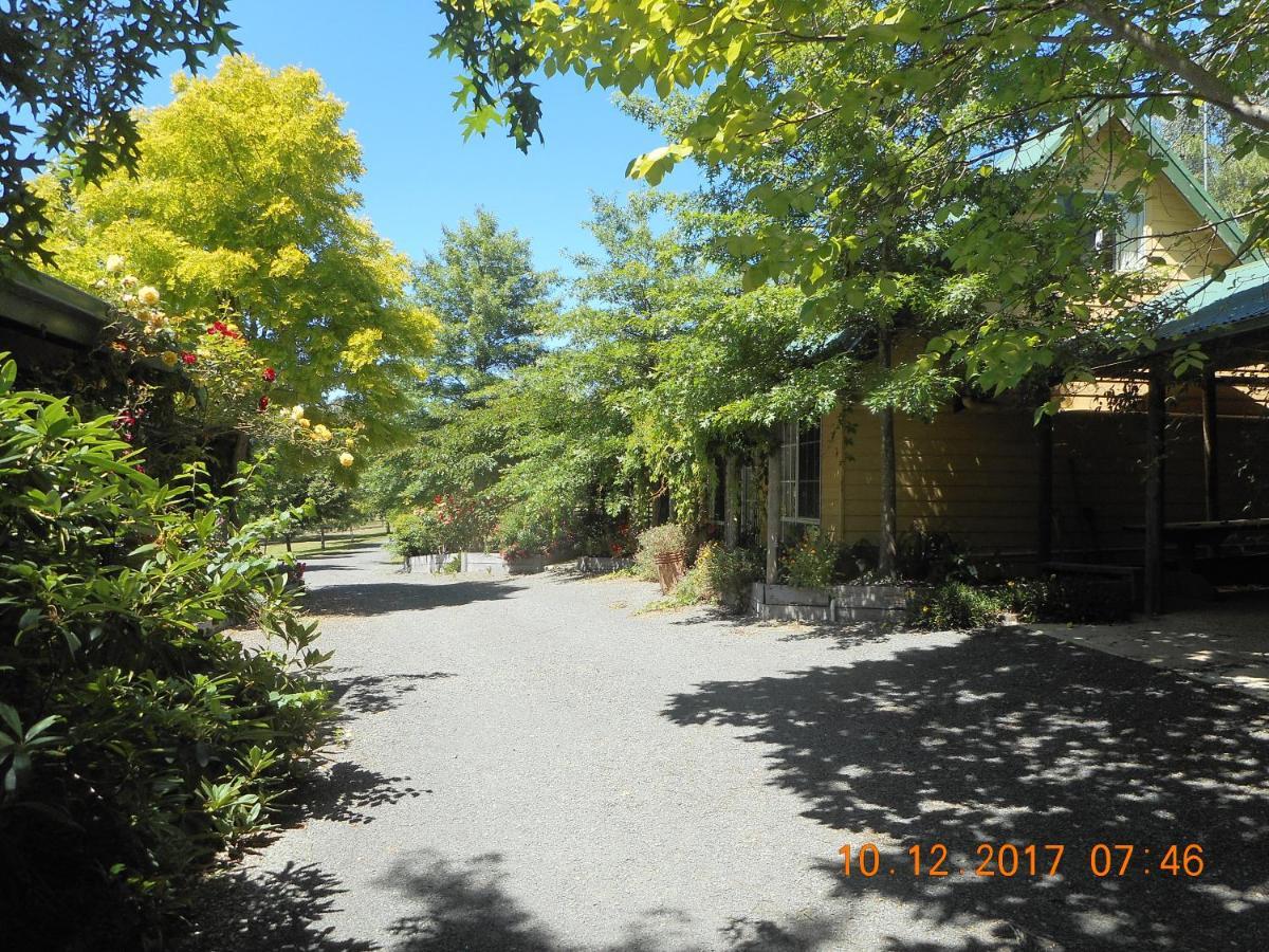 Wurrung B & B - The Cottage Woodend Exteriör bild