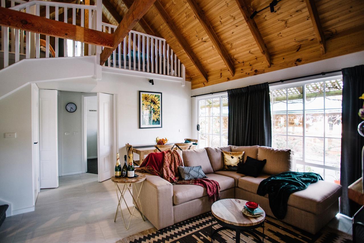 Wurrung B & B - The Cottage Woodend Exteriör bild